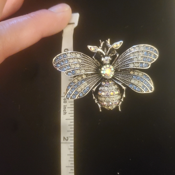 New Rhinestone Bee Brooch. - Picture 10 of 16